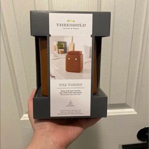 Threshold wax warmer